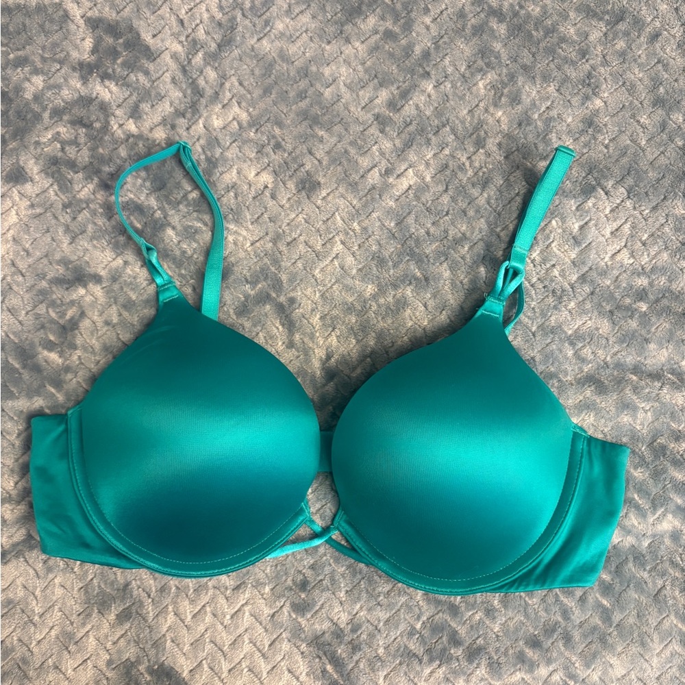 Victoria’s Secret Bombshell Plunge Push Up Bra